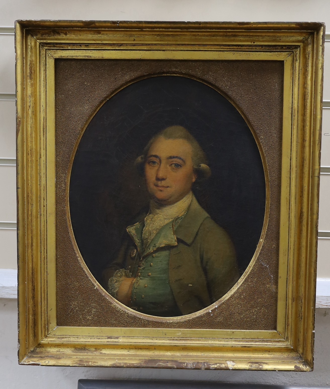 18th century oval oil on canvas, portrait of a gentleman, framed, 37 x 29cm